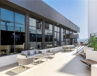 343 Pioneer Drive - Photo Thumbnail 15