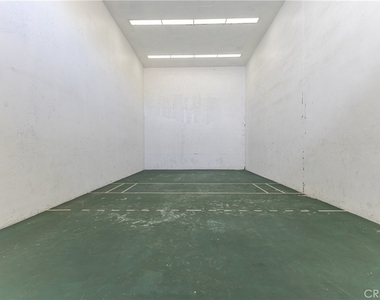 343 Pioneer Drive - Photo Thumbnail 24