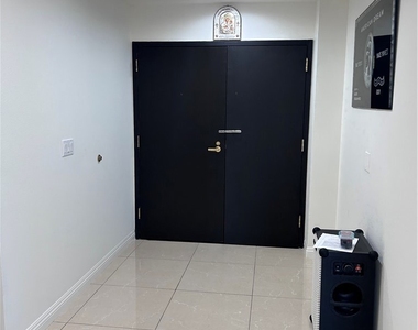 343 Pioneer Drive - Photo Thumbnail 2