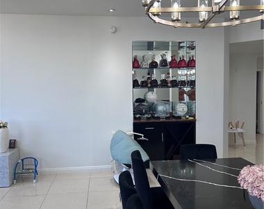 343 Pioneer Drive - Photo Thumbnail 6