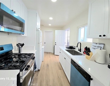 10920 1/2 S Inglewood Avenue - Photo Thumbnail 1