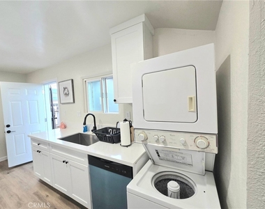 10920 1/2 S Inglewood Avenue - Photo Thumbnail 3