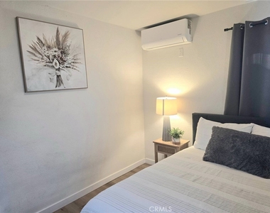 10920 1/2 S Inglewood Avenue - Photo Thumbnail 8