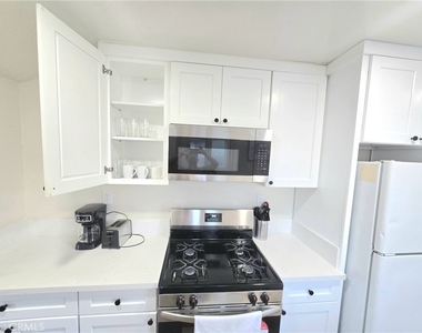 10920 1/2 S Inglewood Avenue - Photo Thumbnail 2