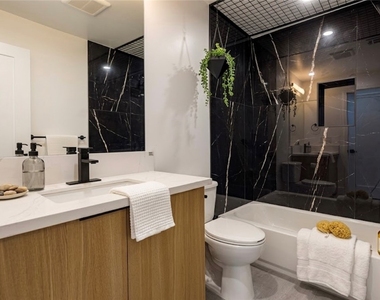 2938 S Sycamore Avenue - Photo Thumbnail 4