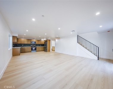 2938 S Sycamore Avenue - Photo Thumbnail 8