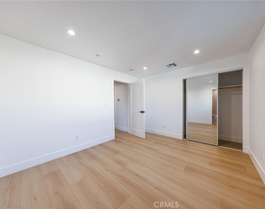 2938 S Sycamore Avenue - Photo Thumbnail 21