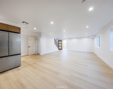 2938 S Sycamore Avenue - Photo Thumbnail 11