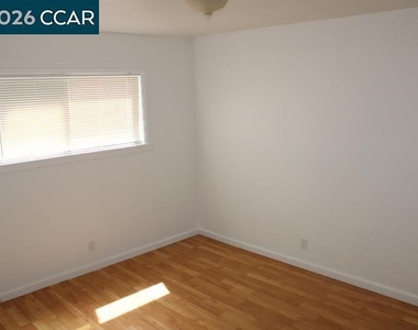 2515 Manchester Ave - Photo Thumbnail 8