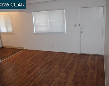 2515 Manchester Ave - Photo Thumbnail 1