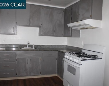 2515 Manchester Ave - Photo Thumbnail 3