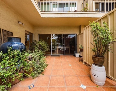 612 S Barrington Avenue - Photo Thumbnail 22