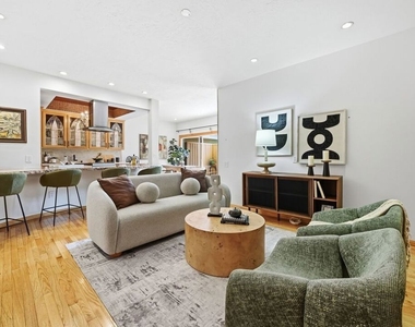 612 S Barrington Avenue - Photo Thumbnail 1