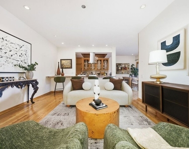 612 S Barrington Avenue - Photo Thumbnail 2