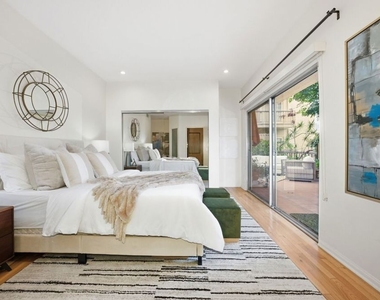 612 S Barrington Avenue - Photo Thumbnail 16