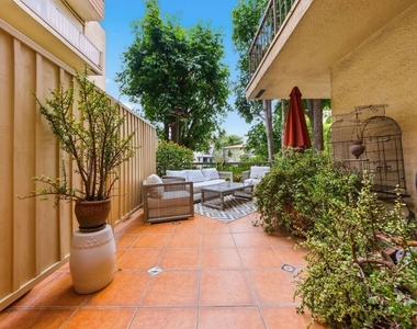 612 S Barrington Avenue - Photo Thumbnail 23