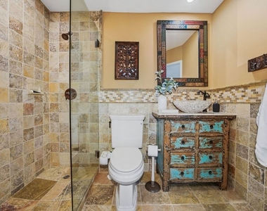 612 S Barrington Avenue - Photo Thumbnail 18