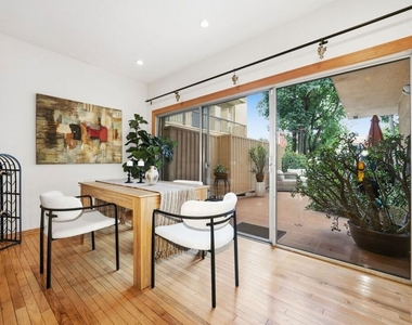 612 S Barrington Avenue - Photo Thumbnail 10