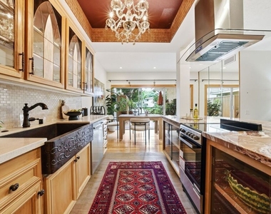 612 S Barrington Avenue - Photo Thumbnail 7