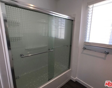 601 N Normandie Avenue - Photo Thumbnail 5