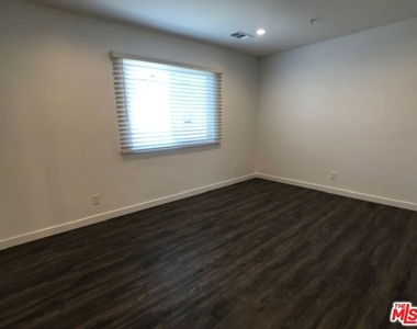 601 N Normandie Avenue - Photo Thumbnail 7