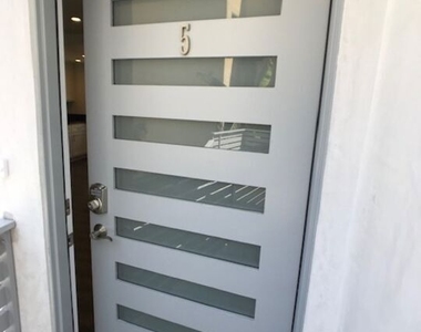 601 N Normandie Avenue - Photo Thumbnail 3