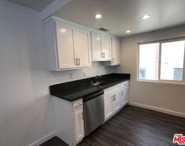601 N Normandie Avenue - Photo Thumbnail 1