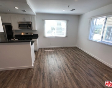 601 N Normandie Avenue - Photo Thumbnail 3