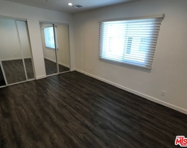 601 N Normandie Avenue - Photo Thumbnail 8