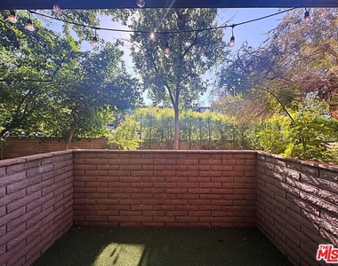 21930 Marylee Street - Photo Thumbnail 5