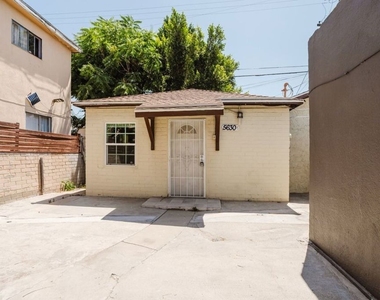 5630 1/2 Craner Avenue - Photo Thumbnail 1