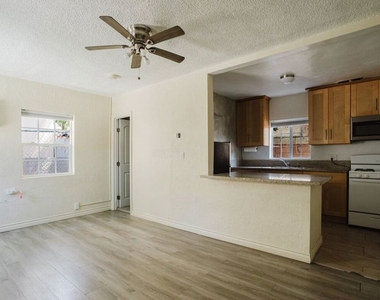5630 1/2 Craner Avenue - Photo Thumbnail 16