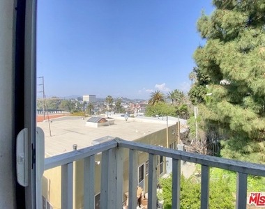 834 Laguna Avenue - Photo Thumbnail 9
