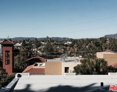 834 Laguna Avenue - Photo Thumbnail 10