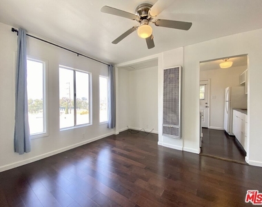 834 Laguna Avenue - Photo Thumbnail 2