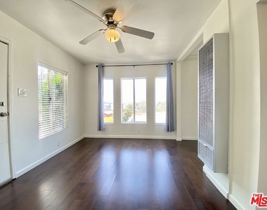 834 Laguna Avenue - Photo Thumbnail 3