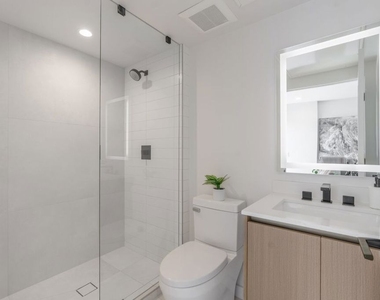 853 N Detroit Street - Photo Thumbnail 5