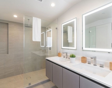 853 N Detroit Street - Photo Thumbnail 24