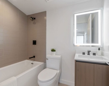853 N Detroit Street - Photo Thumbnail 26