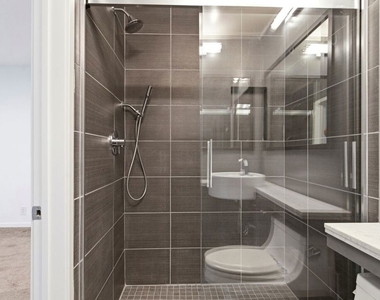 1233 N Laurel Avenue - Photo Thumbnail 7