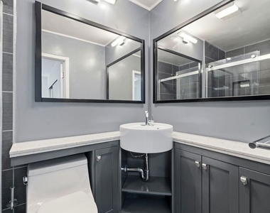 1233 N Laurel Avenue - Photo Thumbnail 5