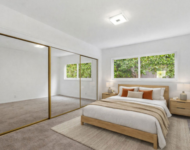 1233 N Laurel Avenue - Photo Thumbnail 4