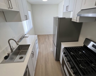 11938 Goshen Avenue - Photo Thumbnail 3