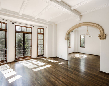 1302 N Sweetzer Avenue - Photo Thumbnail 1