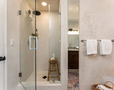 2940 Cardiff Avenue - Photo Thumbnail 9