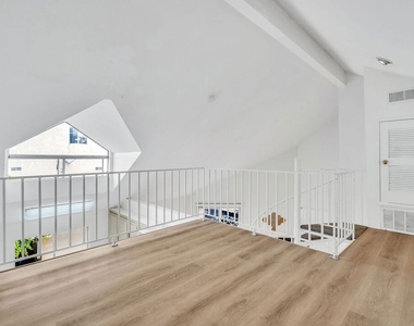 610 Venice Way - Photo Thumbnail 10