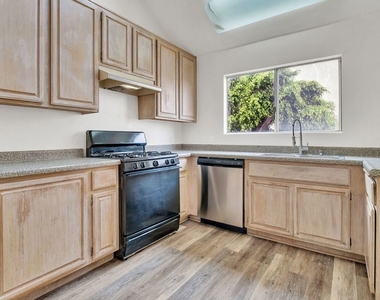 610 Venice Way - Photo Thumbnail 7