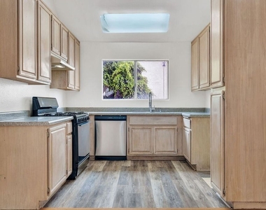 610 Venice Way - Photo Thumbnail 8