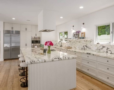729 N Ogden Drive - Photo Thumbnail 8
