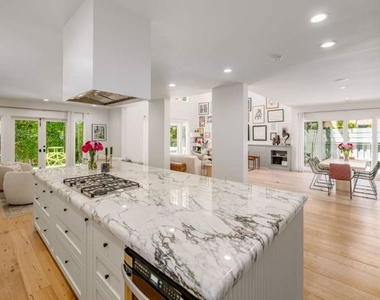 729 N Ogden Drive - Photo Thumbnail 9